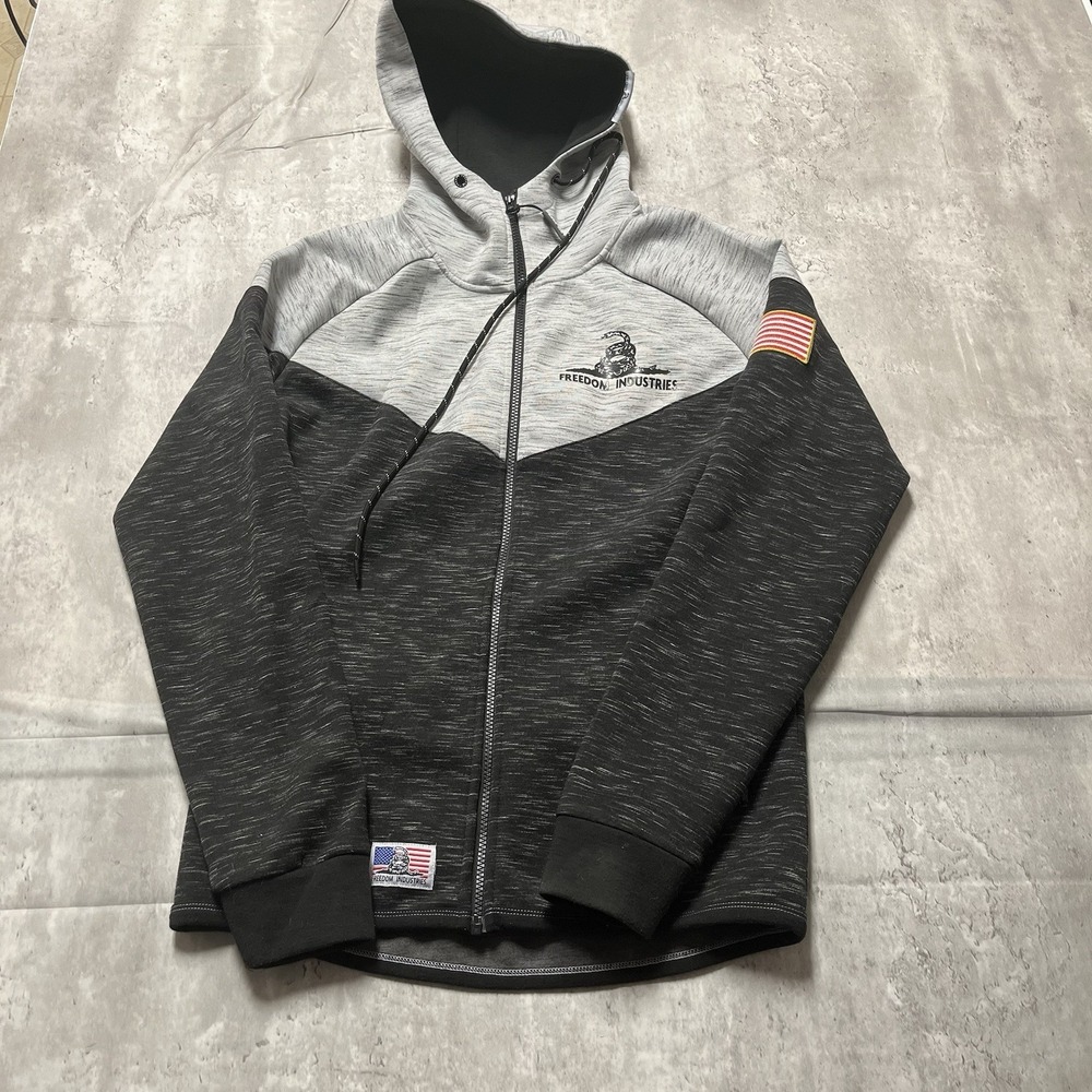 Freedom Industries Men Size M Black Gray Heavy Camo Zip Front LNg Sleeve Hoodie